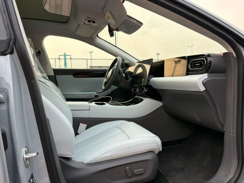 枣庄25年零跑汽车C014