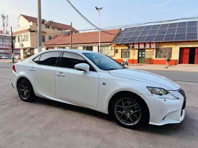 济宁16年雷克萨斯ES3