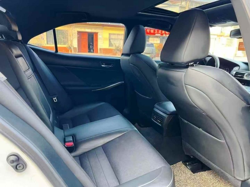 济宁16年雷克萨斯ES6