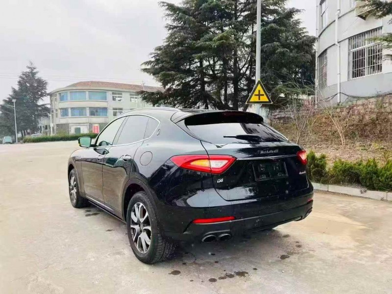 烟台18年玛莎拉蒂Levante8