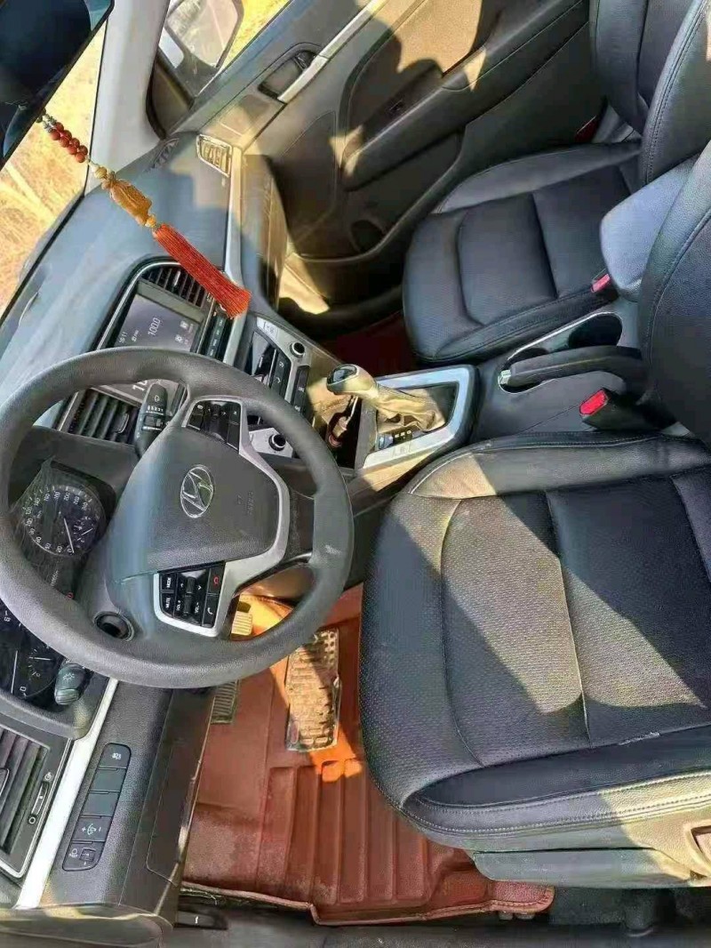 东营16年现代领动6