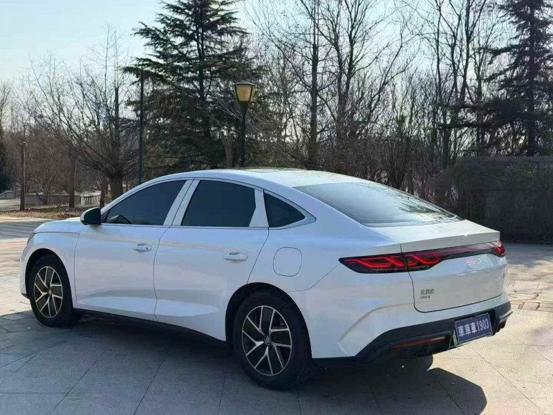 青岛25年比亚迪秦5