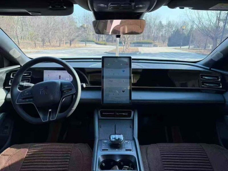 青岛25年比亚迪秦8