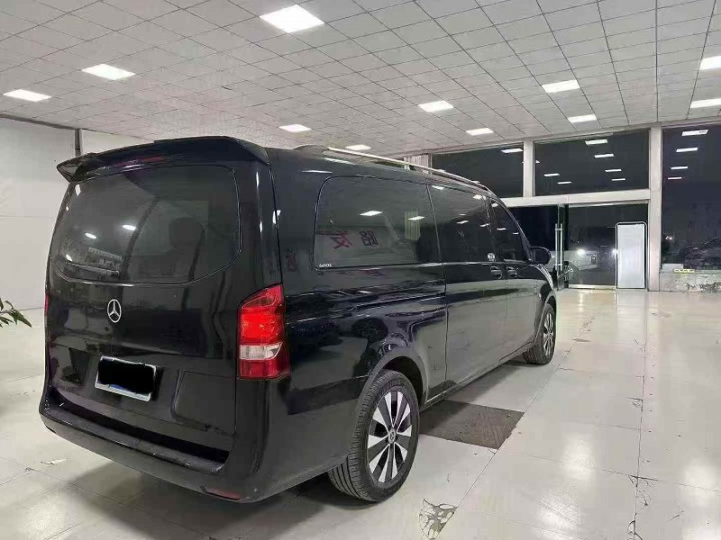 济宁23年奔驰威霆7