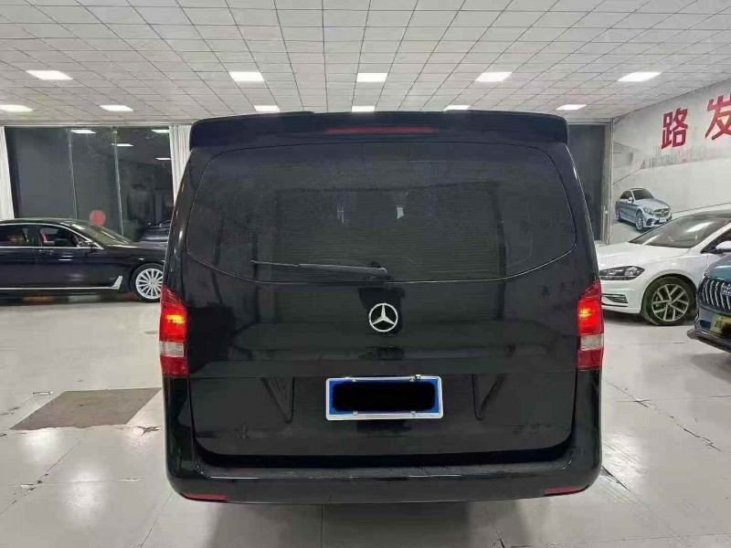 济宁23年奔驰威霆8