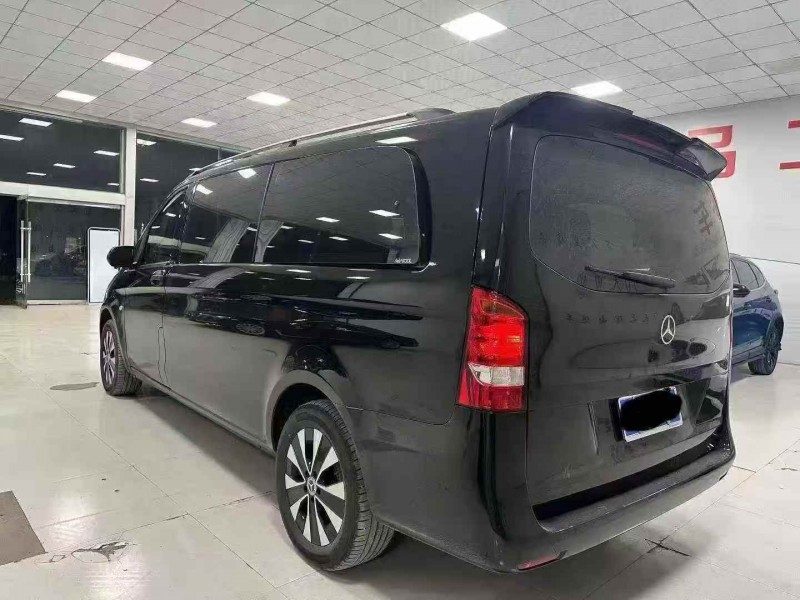 济宁23年奔驰威霆9