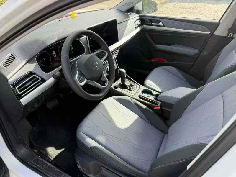 湛江25年大众朗逸5