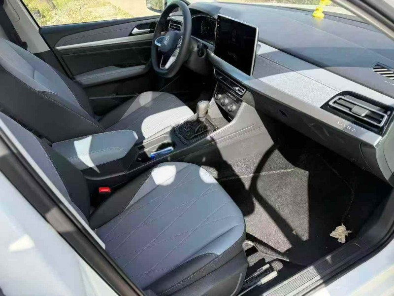 湛江25年大众朗逸6