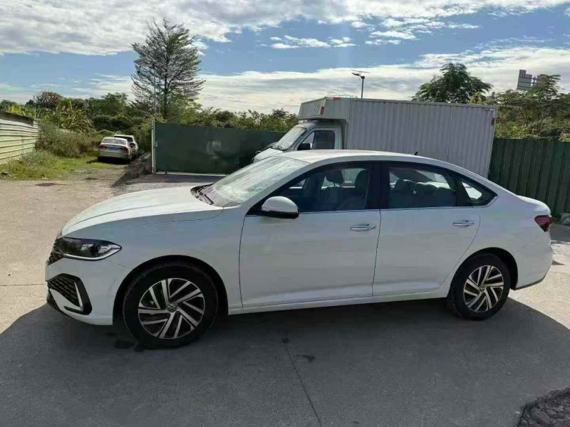 湛江25年大众朗逸8