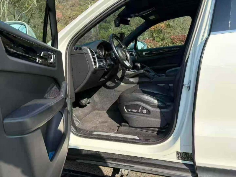 金华18年保时捷卡宴4