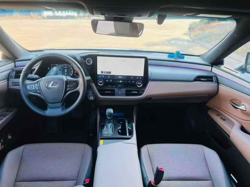 烟台25年雷克萨斯ES7