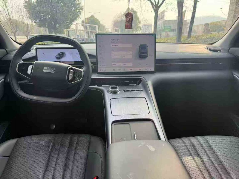 张家界25年吉利银河6