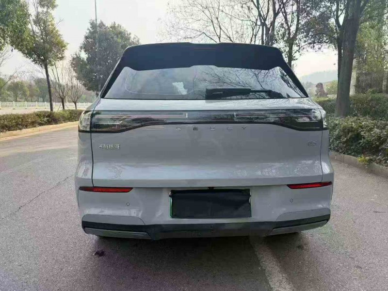 张家界25年吉利银河7