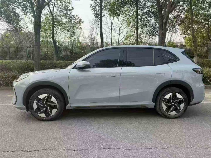 张家界25年吉利银河9