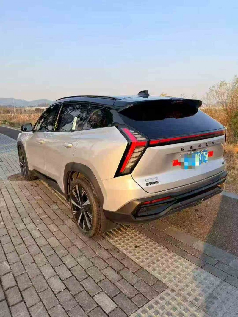 金华23年吉利博越8