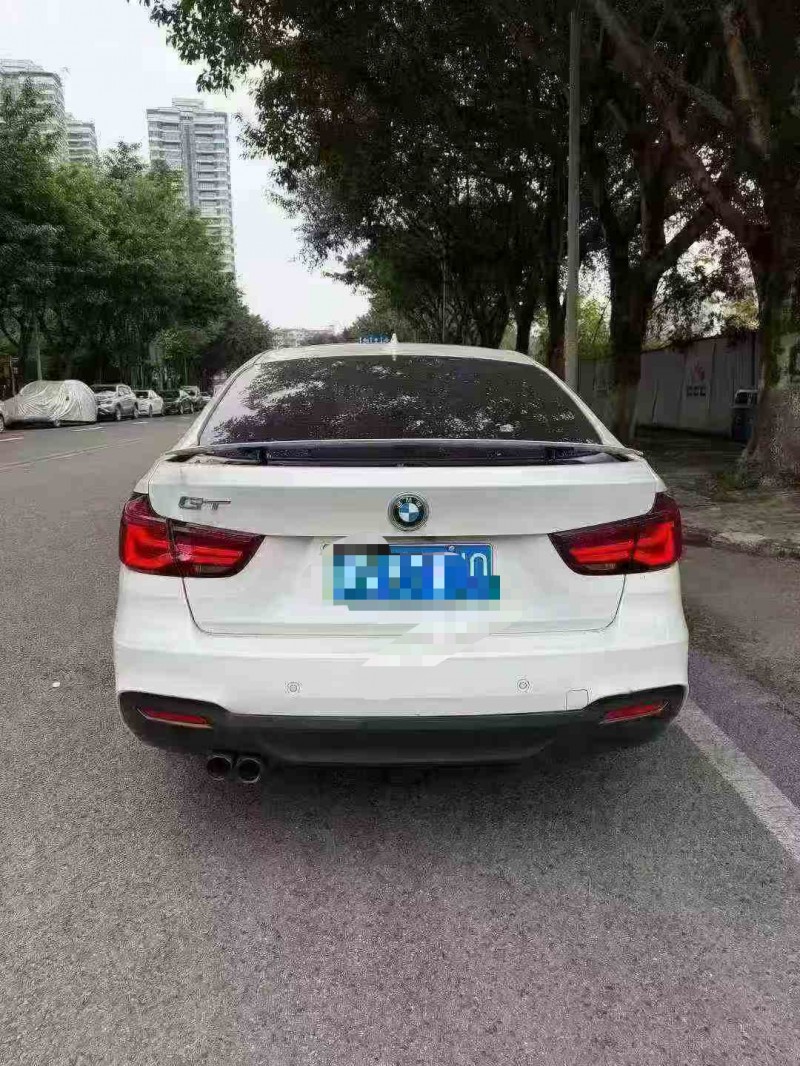 重庆21年宝马3系8