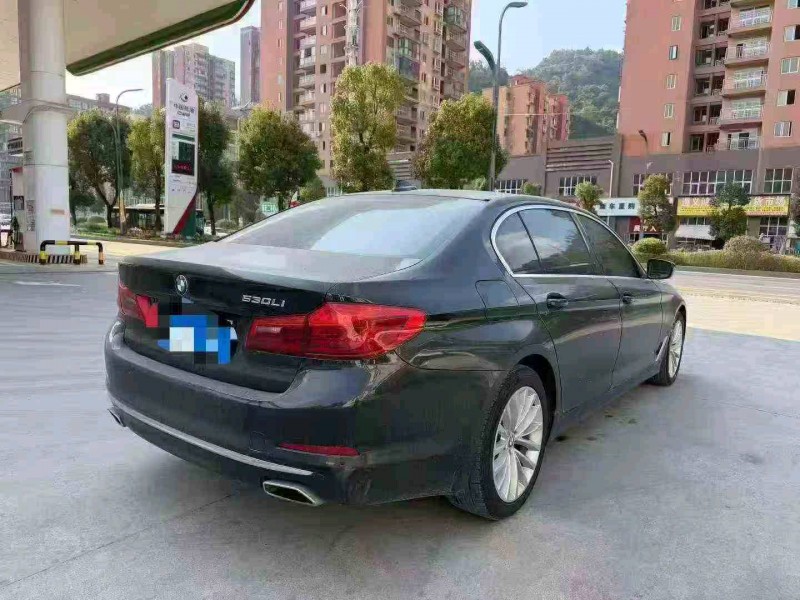 重庆20年宝马5系8