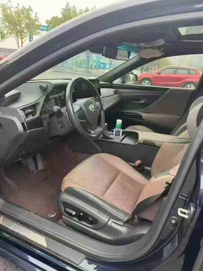 重庆23年雷克萨斯ES6