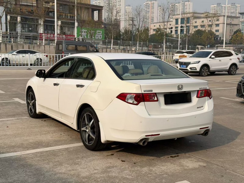 阜阳11年本田思铂睿8