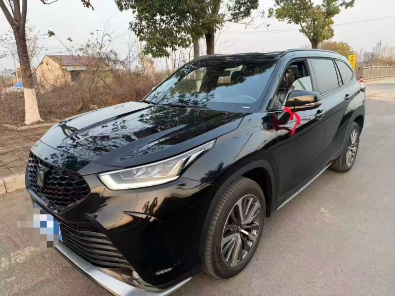 武汉25年丰田皇冠2