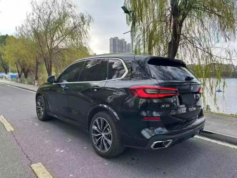 九江19年宝马X57