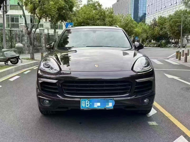 广州16年保时捷卡宴1