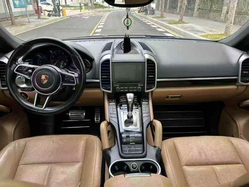 广州16年保时捷卡宴4