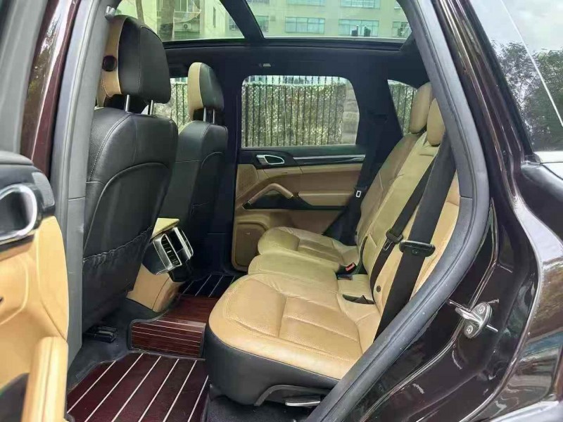 广州16年保时捷卡宴6