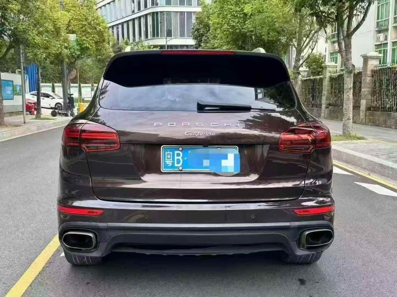 广州16年保时捷卡宴9