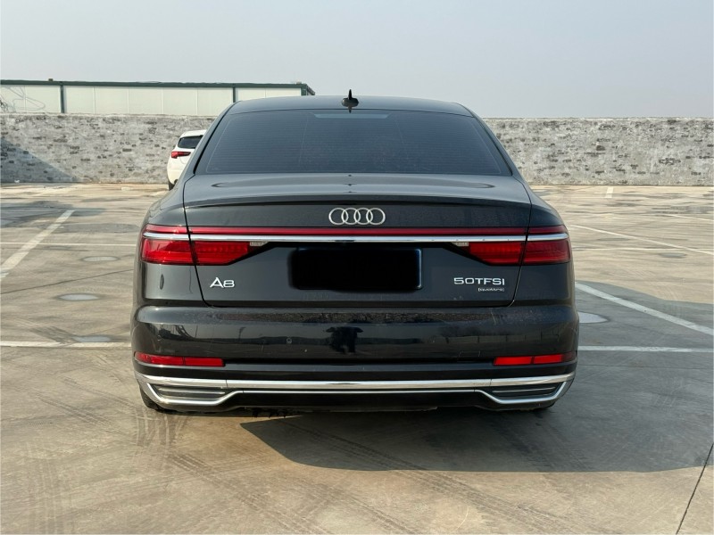 新乡19年奥迪A8L8