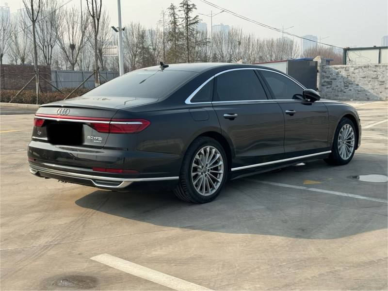 新乡19年奥迪A8L9