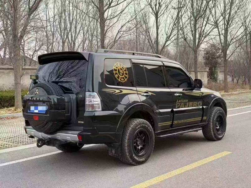 淄博13年三菱帕杰罗8