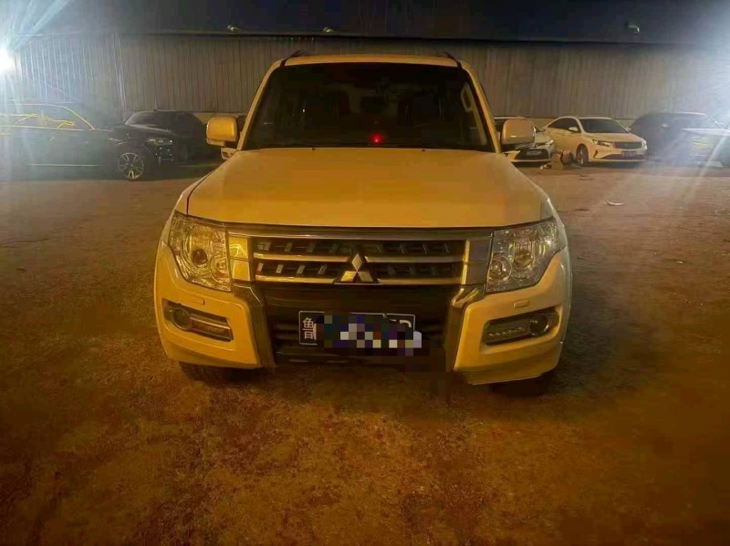 枣庄17年三菱帕杰罗1