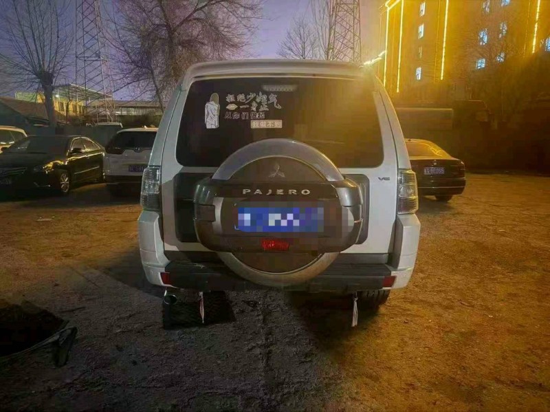 枣庄17年三菱帕杰罗4