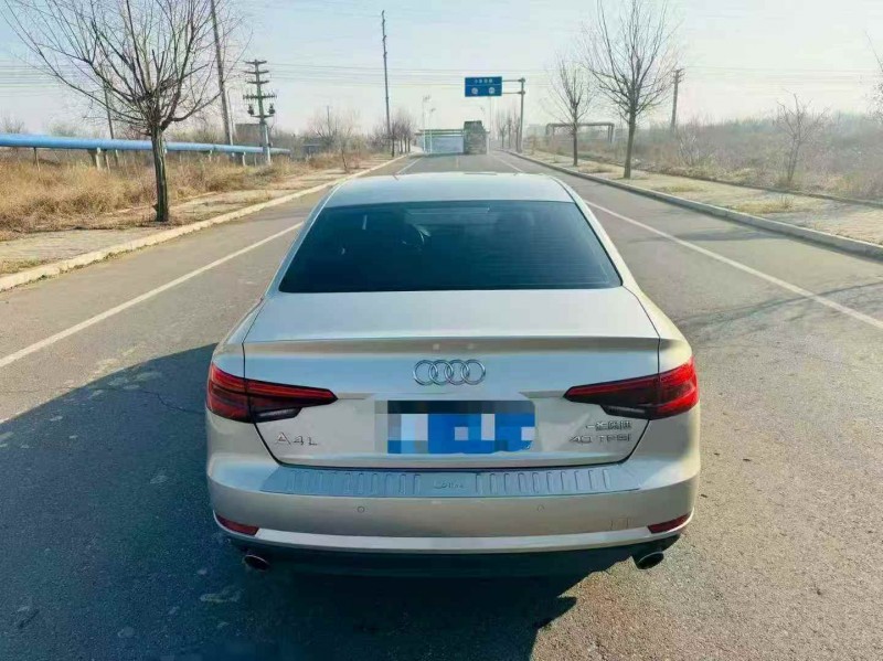 济宁17年奥迪A4L9