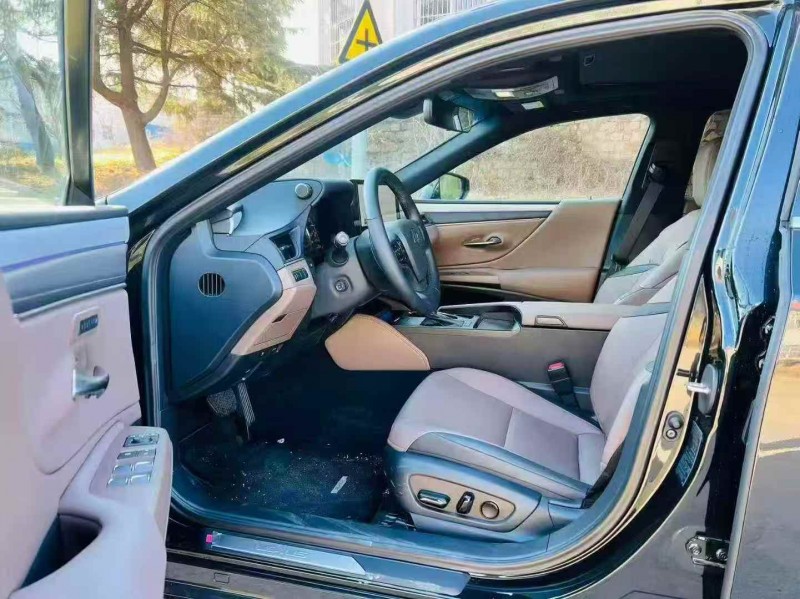 烟台25年雷克萨斯ES4