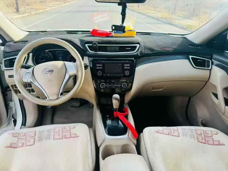 济宁15年日产奇骏4