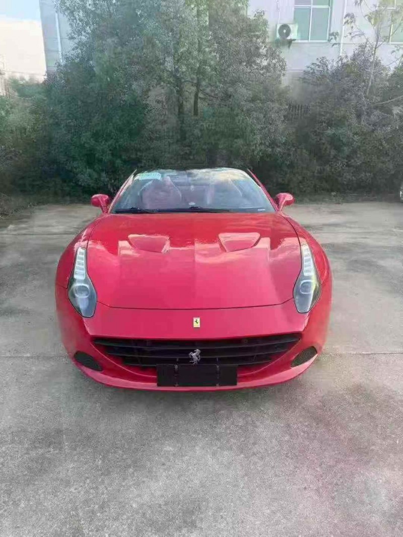 长沙17年法拉利California T1
