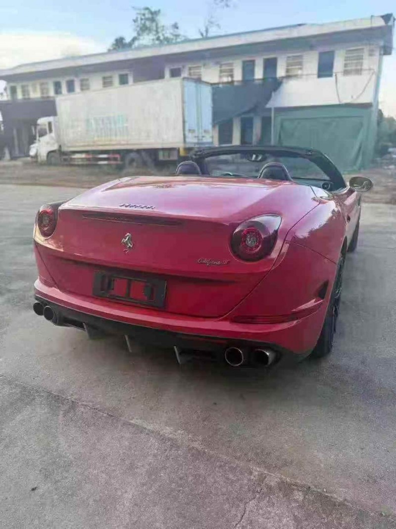 长沙17年法拉利California T7