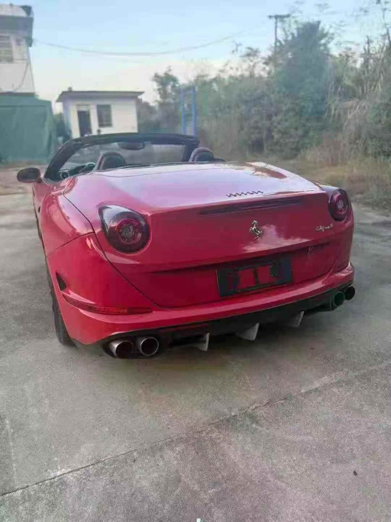 长沙17年法拉利California T8