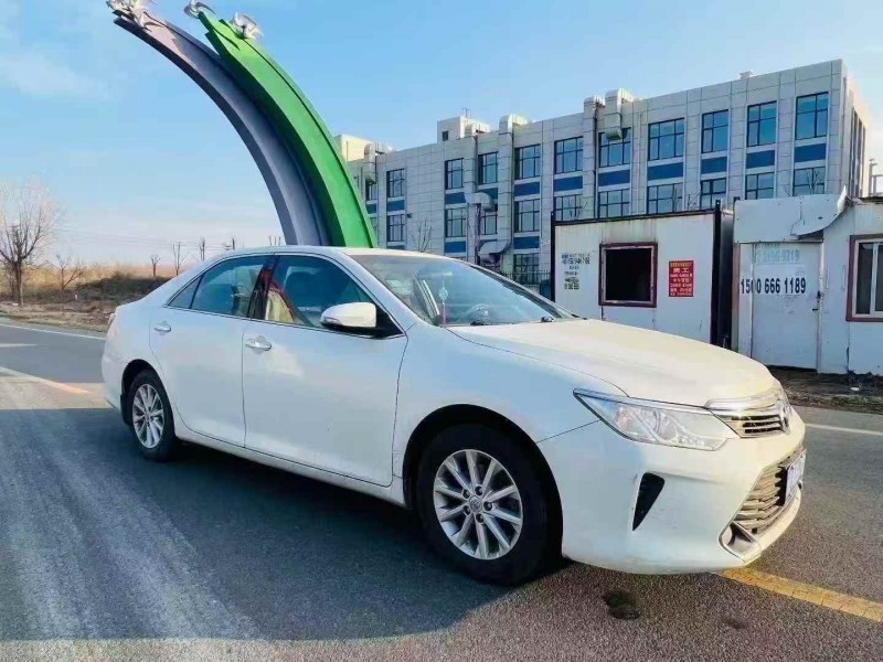东营17年丰田凯美瑞3