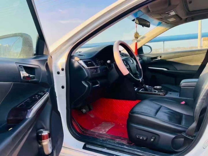 东营17年丰田凯美瑞8