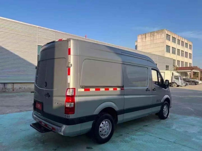 济宁25年福田图雅诺8