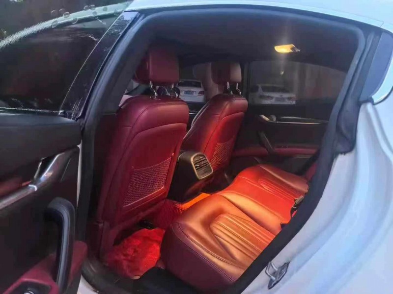 保定17年玛莎拉蒂Ghibli4