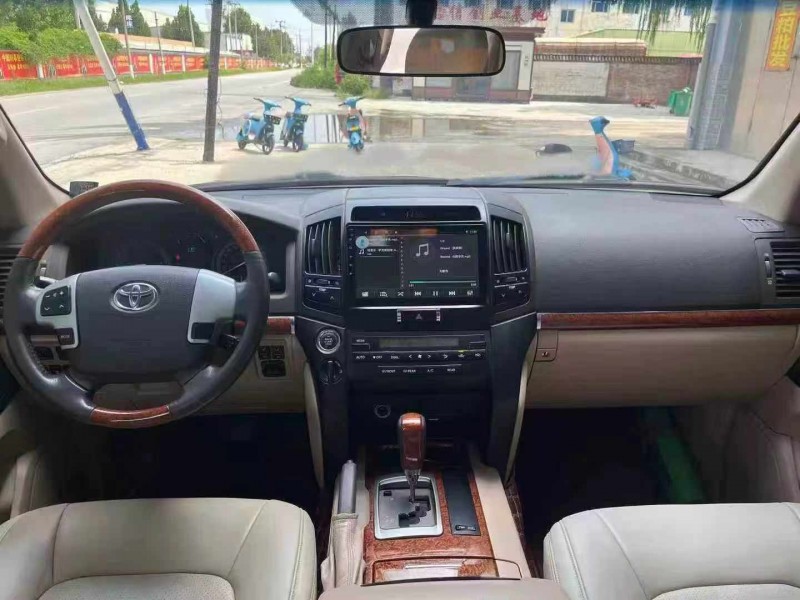 保定13年丰田兰德酷路泽5
