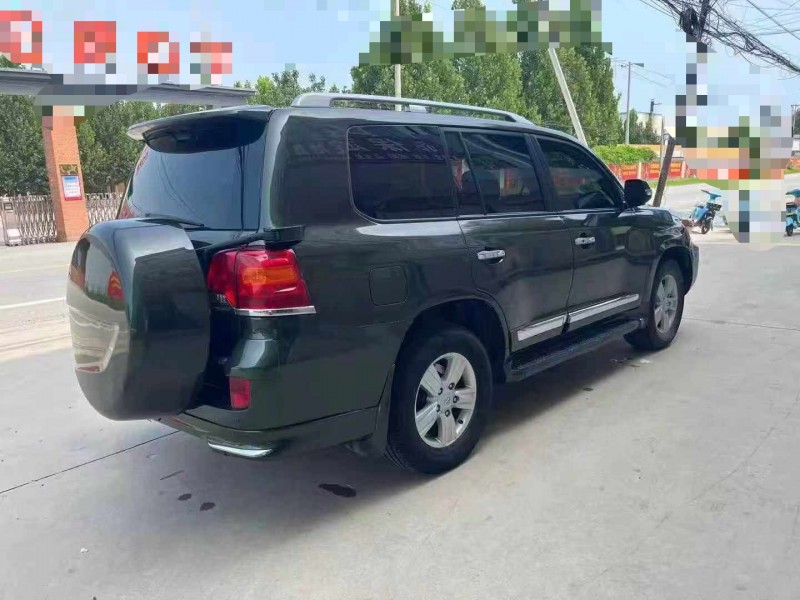 保定13年丰田兰德酷路泽8