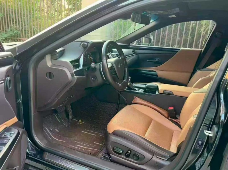 汕头21年雷克萨斯ES6