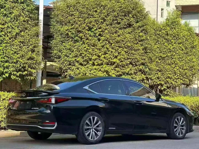 汕头21年雷克萨斯ES8