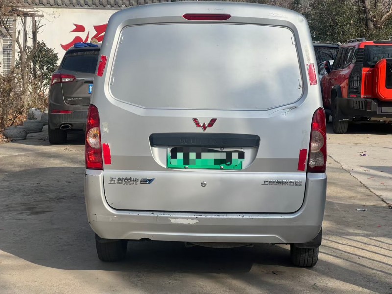 济宁23年五菱汽车荣光9