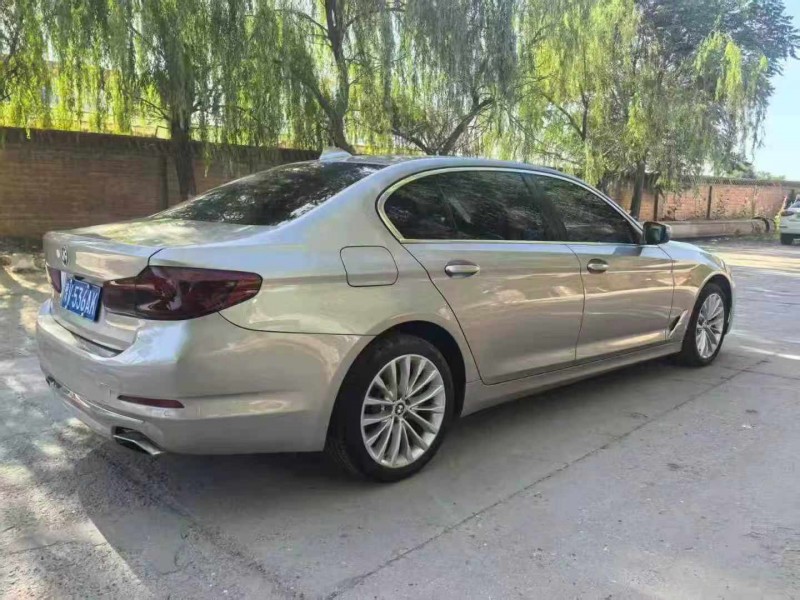 保定20年宝马5系8